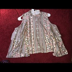 Slightly cropped shirt open shoulders